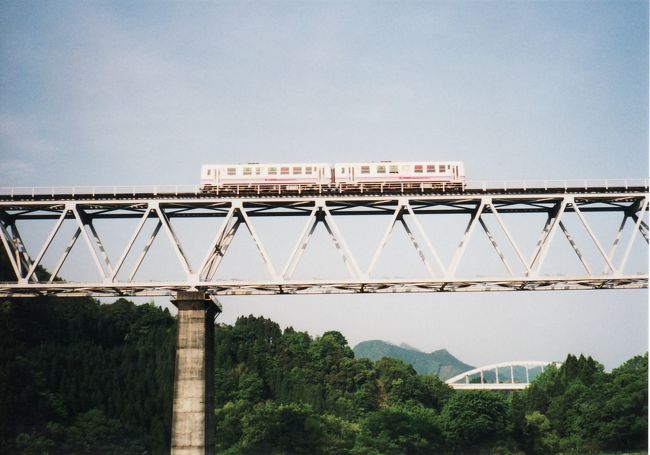 5/5 延岡6:18→(高千穂鉄道線)→7:37天岩戸8:55→(高千穂鉄道線)→8:58高千穂高千穂鉄道線 延岡 - 高千穂 全区間50.0km初乗り表紙は高千穂鉄橋(天岩戸駅すぐ)上でサービス停車する高千穂鉄道列車