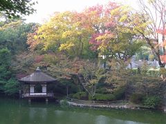 紅葉が始まりだした、和歌山城