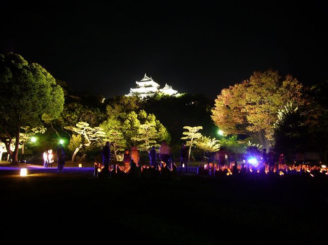 夕食を食べていると、和歌山城で開催中の「竹燈夜」の画像が。<br />と。言うわけで最終日（二日間の開催ですが）終了間際に見に行ってきました。