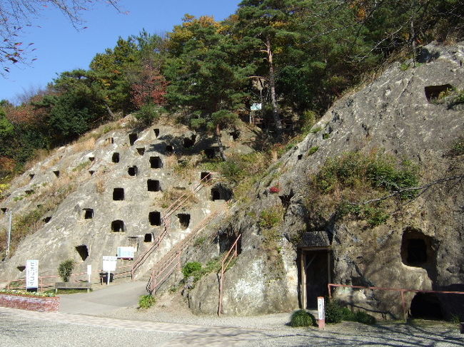 埼玉県は、比企郡吉身町に存在する、<br />穴ぼこだらけの史跡：吉見百穴へ行ってきました。