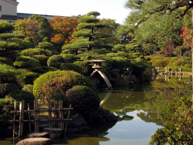 池泉回遊式（林泉回遊式）庭園である慶沢園を訪れました。<br />天王寺駅から歩いてすぐの天王寺公園とつながっています。通り抜けると市立美術館や動物園にも行けます。