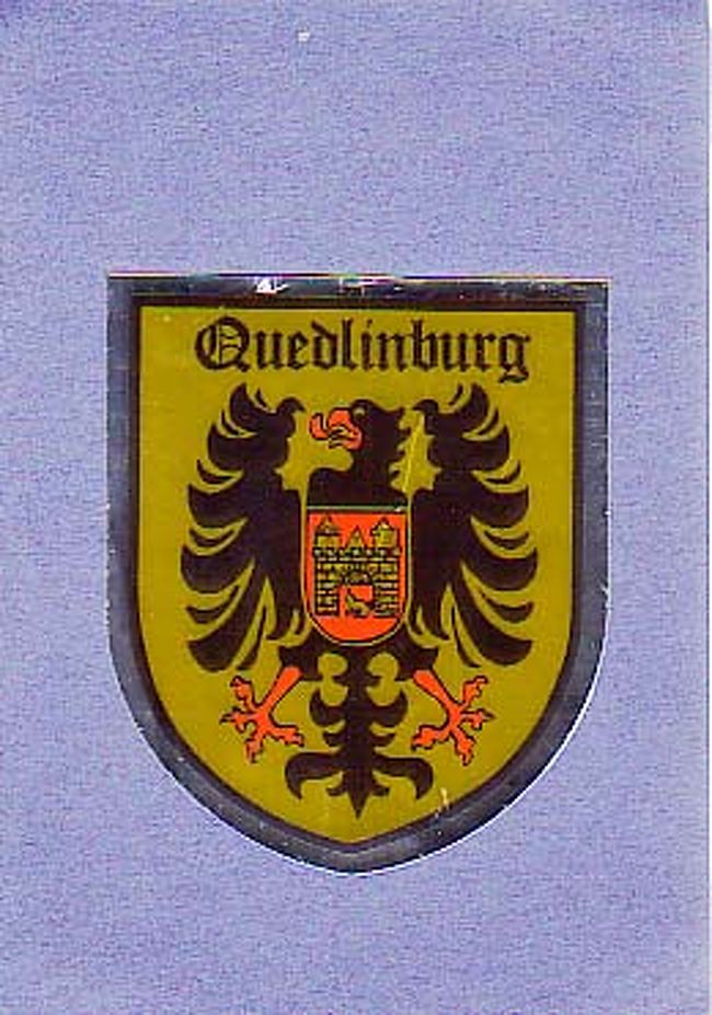 この街が古文書に初めて記載されたのは922年　Heinrich ?. der Vogel（ハインリッヒ一世　捕鳥王・876/936　ドイツ王　ザクセン王朝の開祖）が寄進したとある。ハインリヒに依って造られたクヴェトリンブルク城は　936年息子の初代神聖ローマ帝国皇帝　Otto ?.der Gross（オットー１世　912/973）によって拡張　帝国宮殿となった。<br /><br />木組みの家が1000軒以上あり、1994年ユネスコ世界文化遺産に登録、幸いにも　第２次大戦の被害も受けなかった。