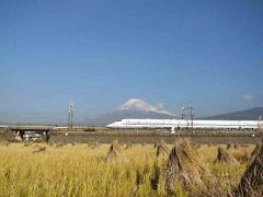 富士市からみた富士山と新幹線