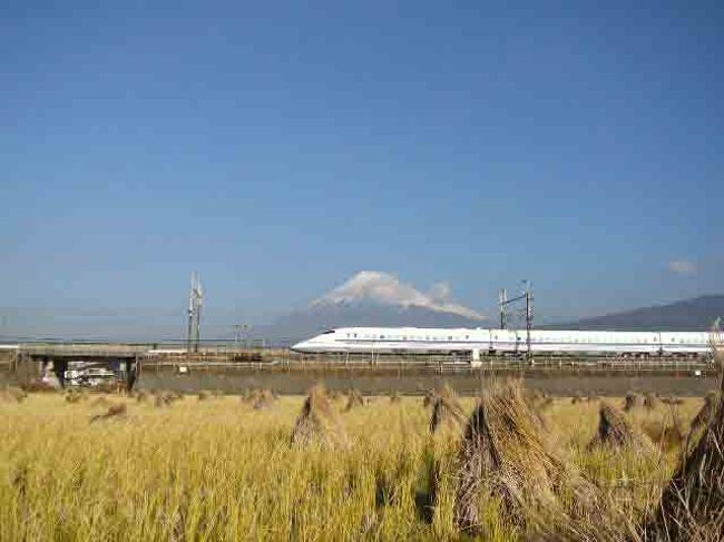 私の住んでいる富士市。その東部に新幹線と富士山を撮る鉄道ファンに有名なところがあります。<br />自宅近くでは前日に雨が降ったので晴れれば富士山に白い雪が積もっている筈です。そこで朝撮りに行ってきました。