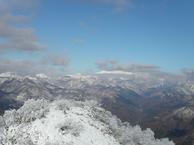 今年初の寒波、本当は富山県の立山へ行く予定でしたが、アルペン<br />ルートが通行止めの為、福井県の荒島岳へ行きました。