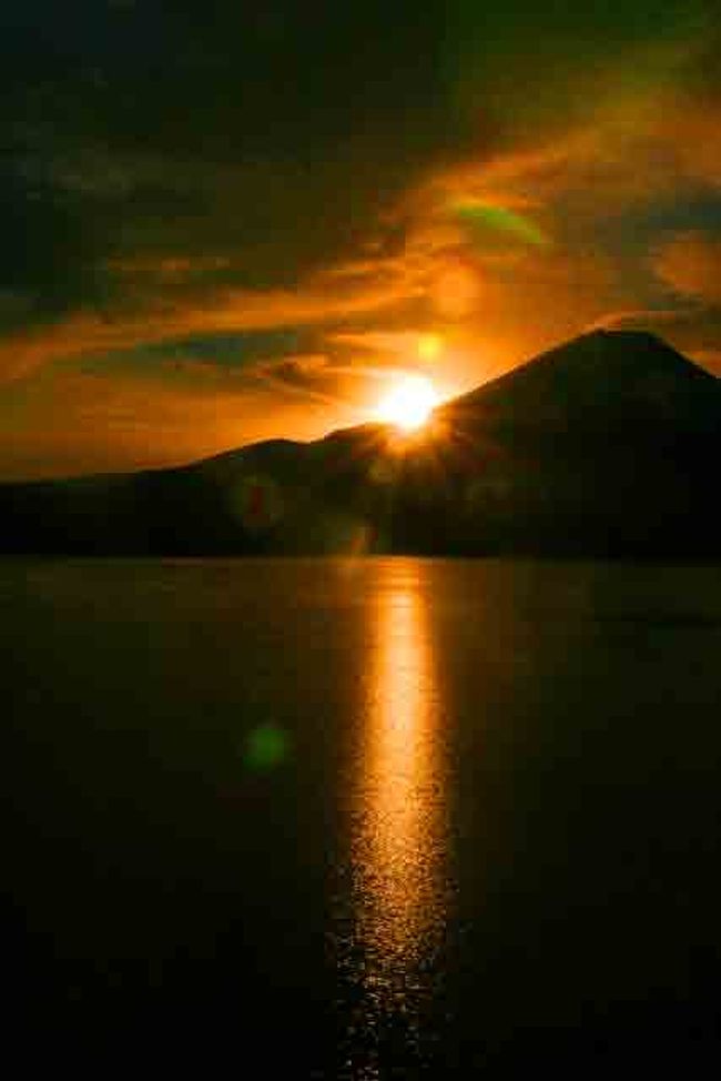 年賀状用にと本栖湖に行ってきました。<br />そうです。定番の富士山からの日の出です。