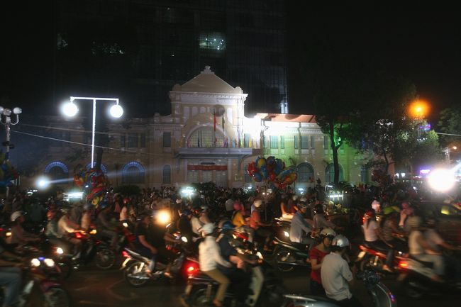 ホーチミンはバイク天国 夜の繁華街 家族編 ホーチミン ベトナム の旅行記 ブログ By 招き猫さん フォートラベル