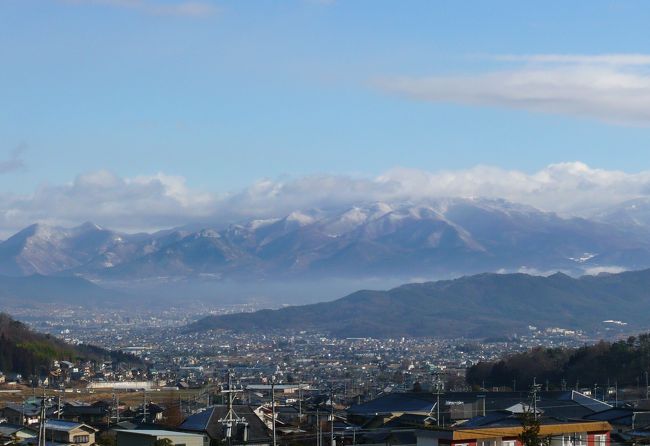 昨年10月末　勘助をみていた夫が突然正月は別所温泉に行こうと言い出した。そこは信州上田・真田の里。キャッチコピーは信州の鎌倉とか。。で、高そうな？花屋旅館から始まり、ＨＰに電話と悪戦苦闘・・振られ振られてやっと玉屋に決まった。そして２ヶ月後・・なんと大雪情報。寒い中汗かきながらタイヤ交換し準備ＯＫ。帰省した子供達を連れて　いざ出陣！！