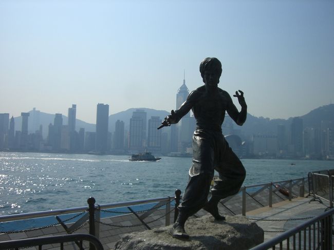 2008年が明けて、2日から3泊4日の香港・マカオの旅に行ってきました。<br /><br />私にとって香港は今回で3回目だったんですが、前回行ったのが既に10年前！！<br />懐かし半分、ドキドキ半分での滞在でした。<br /><br />まずは１日目からどうぞ〜。<br />