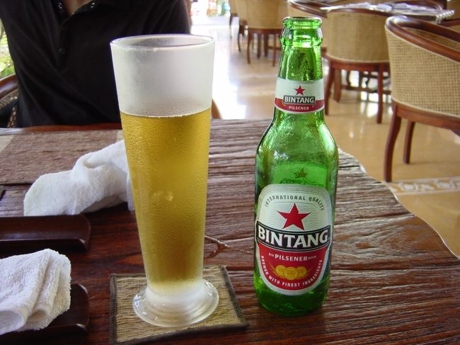 初バリのぶらぶら旅行記。<br />南の神の島は今日も星印のビールがうまい！<br /><br />南国バリ島でののんびりお正月の旅ルポです。