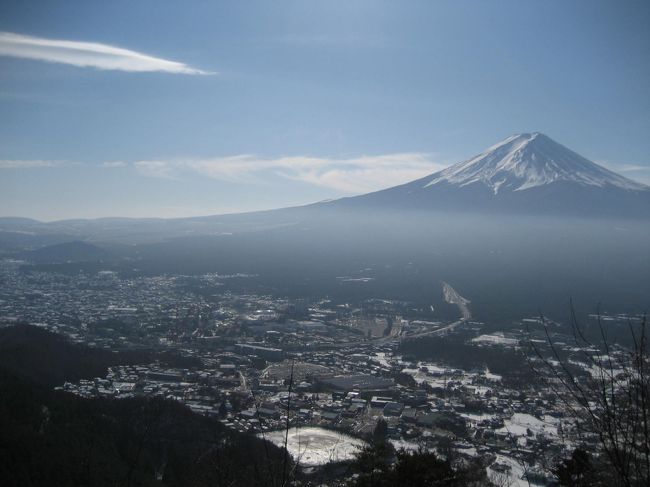 初河口湖です、しかも冬季に。<br />空気が綺麗、富士山も良く見えました。<br /><br />分かってはいましたが冬に行く場所では無いです・・・河口湖。次回こそ夏に行ってみたいですね。<br /><br />