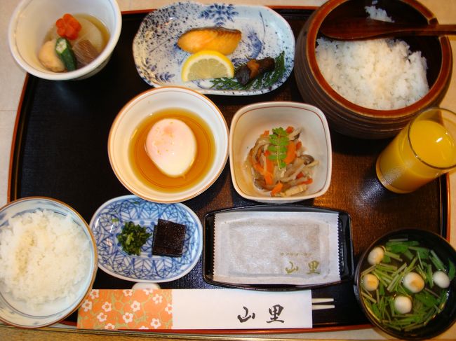 オークラ神戸は全体のレベルはとても高いのですが、この和朝食だけは<br />最大の欠点だと思いますし、何時まで経っても改善されない大きな問題だと思います。流石にあまりにも毎回同じメニュー 眠くなる朝食 次回はオークラ神戸での朝食は洋食にします。魚はお皿までしっかりと冷めていましたし、この和食のレストランの中は、殆ど客がおりません。<br />何の努力も払われていない朝食、ここが変わればかなりのインパクトになるのですが、何時になればここから 目の覚める朝食が出てくるのでしょう。朝食が空いているというのは、そこには大きな問題があります。<br />オークラ神戸での朝食は、洋食のビュフェをお勧めします。パンなども数多くありますので! このレストランでは玉子調理を頼むと<br />一つのドラマがありますが、気が付かない人も多いようです??<br />経験してのお楽しみですが、一度オムレツでも目玉焼きでも頼んでみてください。不思議な経験が感じられるはずです。