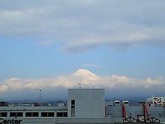 ♪♪♪頭を雲の上に出～し♪♪♪（富士山）