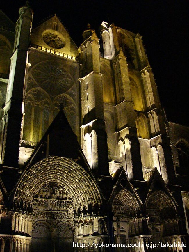 サン＝テチエンヌ大聖堂(Cath&#233;drale de Bourges)<br />世界遺産に指定されている、通称ブールジュ大聖堂です。<br /><br />http://ja.wikipedia.org/wiki/ブールジュ<br />http://www.bourges-tourisme.com/accueil_english.php<br />http://ja.wikipedia.org/wiki/サン＝テチエンヌ大聖堂_(ブールジュ)<br />http://whc.unesco.org/en/list/635