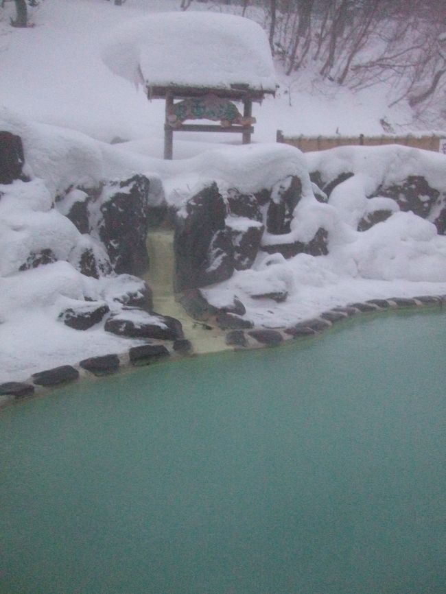 ３連休をつかって、野地温泉ホテルと高湯温泉・玉子湯に行って来ました★<br /><br />２００８年入り初め，かなりの地吹雪の中でしたが、<br />いいにごり湯に大満足の旅でした★<br />ごらんあれ★