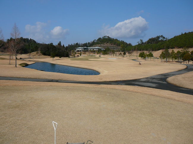 　ゴルフ仲間と1泊2日でゴルフ、白浜観光、クエ料理を楽しんできました。<br /><br />一日目<br />　⇒吹田ＩＣ⇒岸和田ＳＡ（朝食休憩）⇒有田東急ＧＣ（ゴルフプレー）⇒南方記念館⇒アクアマリンシラハマ⇒名勝円月島⇒名勝千畳敷⇒名勝三段壁⇒三段壁洞窟⇒料亭九絵亭（夕食懇談）⇒白浜外湯（牟婁の湯で入浴）⇒ホテルハーヴェスト南紀田辺（宿泊）<br /><br />二日目<br />　⇒朝日ＧＣ白浜コース（ゴルフプレー）⇒紀ノ川ＳＡ（コンペ表彰、お土産購入）⇒吹田ＩＣ<br />