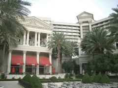 Caesars Palace はLas Vegas Strip の典型的なbig hotel。