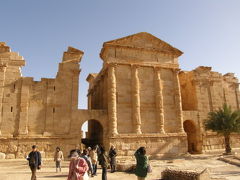 チュニジアは今日も晴れだった4　「スベイトラで遺跡ひとりじめ」