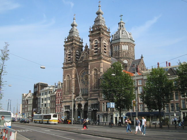 朝、ロッテルダムへ出発して、アムステルダムには午後帰ってきました。街中を見て廻ります。