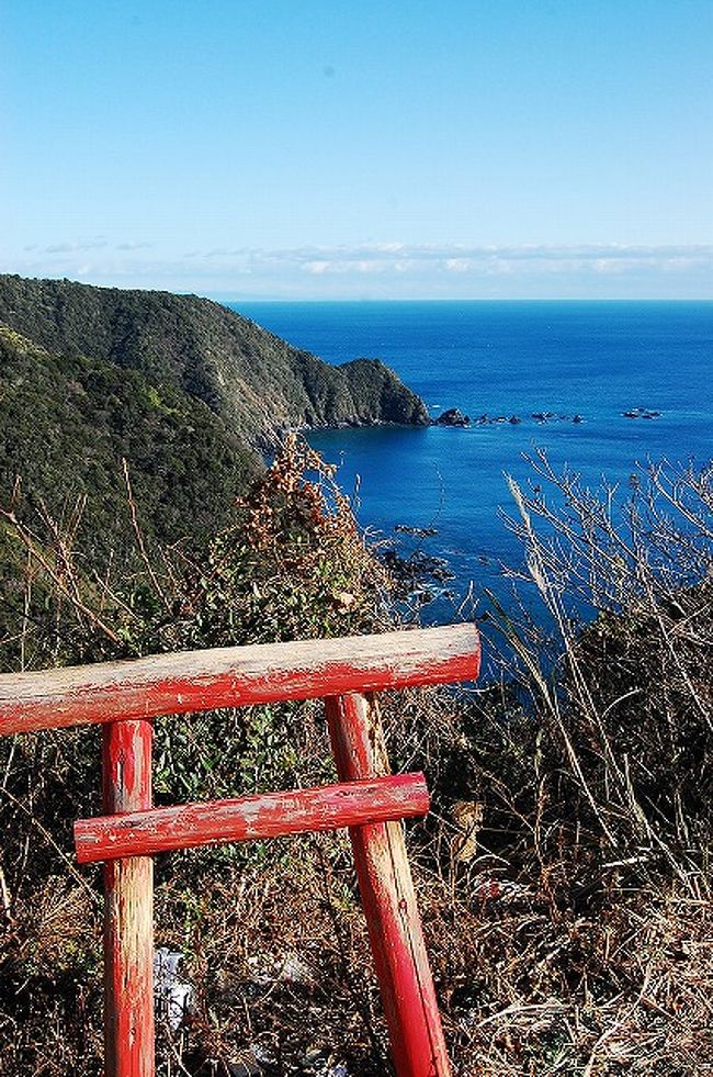 明けましておめでとうございますｖ(≧∇≦)ｖ♪<br /><br />新年初の旅行は、約半年ぶりのお遍路です。<br />今回は四国八十八ヵ所お遍路の旅の中でも（私達にとって）最大の難所でした～。<br />今までで1番長い2泊3日で、この難所もなんとか乗り切りました！<br />38番足摺岬にある金剛福寺は本当に遠かったです。<br /><br />この旅行記は、1日目第35番～第37番まで。<br />今回もまた美味しいものとの出会いもありました（＾▽＾）<br />