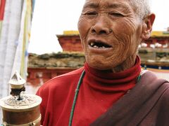 チベット・カム東部　大草原に広がる小さな町―理塘を歩けば―