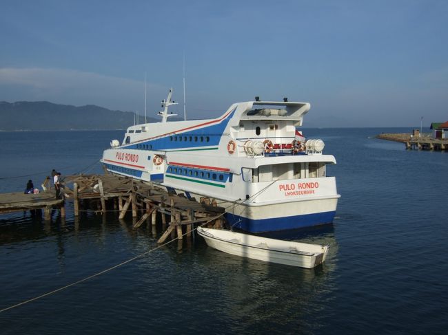今回は、ブラワン港→メダン→バンダ・アチェ→ウェー島へ到着の部分です。ブラワン港、メダン市は、噂どおり、旅行者には環境が悪い。インドネシア語が話せ、ある程度現地事情が分っている方は別ですが、特に見るべきものは無いし長居は薦められません。