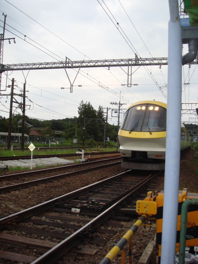 夜、東京を出て、いざ新幹線で名古屋まで！！<br />そして、近鉄に乗り換えて津まで行ってきました。<br /><br />実質１泊旅行みたいなものだったので、慌ただしい旅行となりました。<br /><br />１日目は、鳥羽へ。<br />水族館を３～４時間堪能して、そのあと、乗り放題バスに乗って、バスに揺られながら、伊勢神宮へ。<br />伊勢神宮を参拝し、赤福を食べ、近鉄久居駅まで戻って来ました。<br />友達と待ち合わせし、車にて友達の職場を回って、津に戻りました。<br />最終日は、名張・伊賀へ行き、伊賀城、伊賀牛を食べ、伊賀神戸駅より近鉄に乗り、名古屋へ。<br />新幹線で東京へ戻ってきました。<br /><br />今度は、熊野の方に行ってみたいです☆