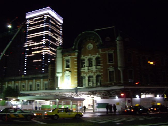 某旅行会社の初夢フェアで、東京から金沢まで往復で3,000円の夜行バスを予約！念願の金沢です。<br /><br />当日は17:30まで普通に仕事して、ダッシュで電車に乗り千葉から移動し、飯田橋はトッパンホールでコンサートを鑑賞(http://yaplog.jp/saemizuki/archive/1131)。その後東京駅に移動して夜行バスに乗車！<br /><br />車中泊2泊を含む５日間の旅。先ずは、念願の金沢市内。折角冬に行くので、雪の兼六園を期待していましたが、果たして…？！<br />