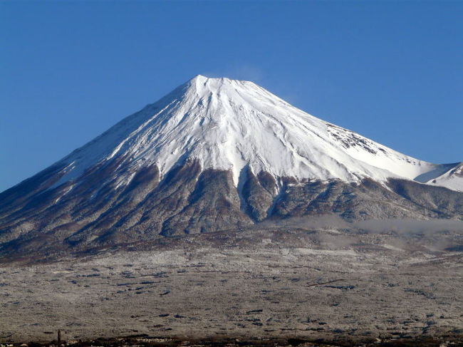 今日は立春。<br />昨日首都圏に大雪をもたらした雪雲は、富士山にも沢山の雪を降らしました。<br />今朝は綺麗に富士山が見えたので、出勤途中に富士山の写真を撮りました。