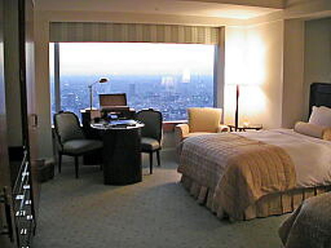 　外資系ラグジュアリーホテル進出ラッシュの東京。その中でも評判のザ・リッツ・カールトンに泊まってみました〜。たった1泊だけど、写真とコメントで紹介します。