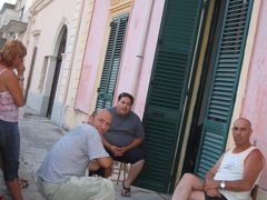 Lecce郊外Carmianoで昼下がり～街角