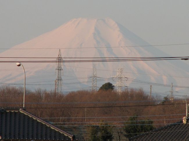 ２月２７日、午前６時５０分過ぎに好天気で美しい富士山を写真撮影した。　最近は三寒四温の天気が続いているが寒い朝はくっきりとした富士山が見られる。<br /><br /><br />＊午前６時５０分頃の富士山
