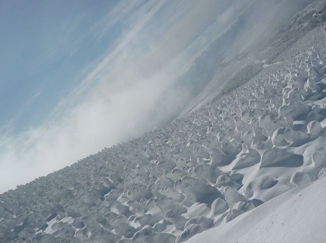 ２月の３連休。とってもいいお天気！<br />蔵王を見上げると頂上まで視界が良好！<br />この時期には珍しい絶好のコンディション♪<br />そこで、急遽スキー＆樹氷鑑賞に出発です。<br />