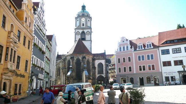 16陶磁器の鐘を持つ聖母教会・マルクト広場のある街並