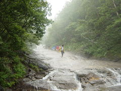 2005年8月北海道一人旅?「知床の秘湯カムイワッカ湯の滝を探検！」
