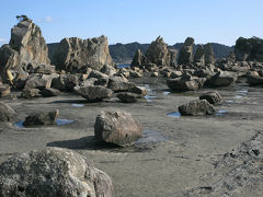 橋杭岩は吉野熊野国立公園内、国の名勝、天然記念物。さらに日本の朝日百選！　/和歌山県/東牟婁郡/串本町