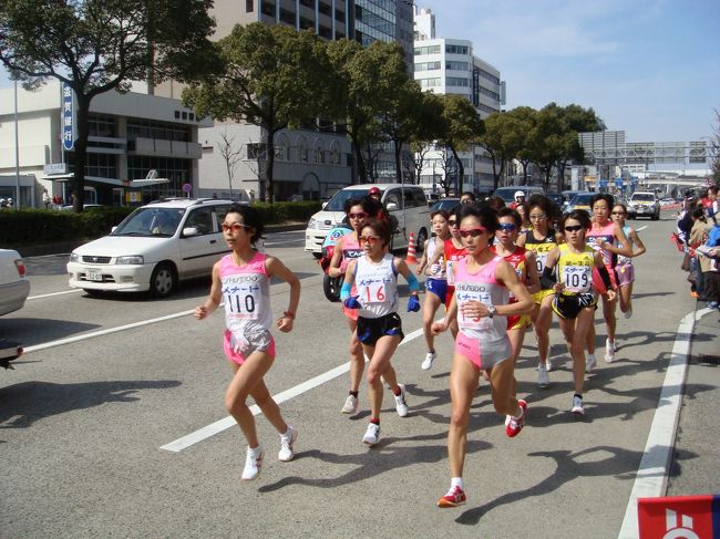 記念日に名古屋ヒルトンにお泊り。<br /><br />翌日、名古屋国際女子マラソンが行われたため、沿道とゴールの瑞穂陸上競技場でマラソンを初観戦!