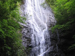 質志鍾乳洞と琴滝（京都府京丹波町）