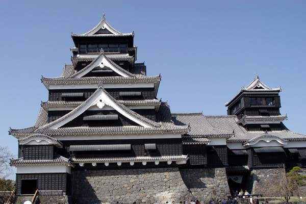 築城400年を迎えた加藤清正の熊本城と宮本武蔵が「五輪書」を著した霊厳洞を訪問しました。<br /> <br />