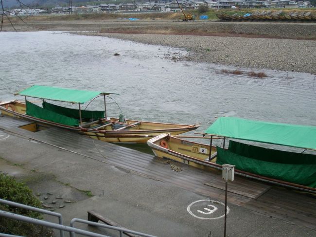 湯ノ花温泉、松園莊保津川亭に泊まり<br />１４日は保津川下り、所があいにくの雨、<br />雨の中の保津川下りに、嵐山まで