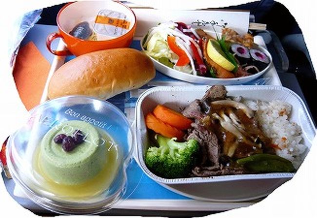 JICの「沼田元氣さんと行く ロシアのかわいい発見の旅」に参加し、初めてロシアに行ってきました。寝台列車でキーロフ・セミョーノフを訪れ、マトリョーシカ工場、ベテラン会館、幼稚園等訪問するという盛りだくさんな企画、そして、ロシアの人々との交流もあり心温まるツアーでした。<br /><br /> 旅行前は日程を熟読しながら、寝台列車って!?キーロフ、セミョーノフってどこ!?と、好奇心と不安が入り混じり、落ち着かない気持ちで一杯でした。無事に戻ってこられるのでしょうか・・・?