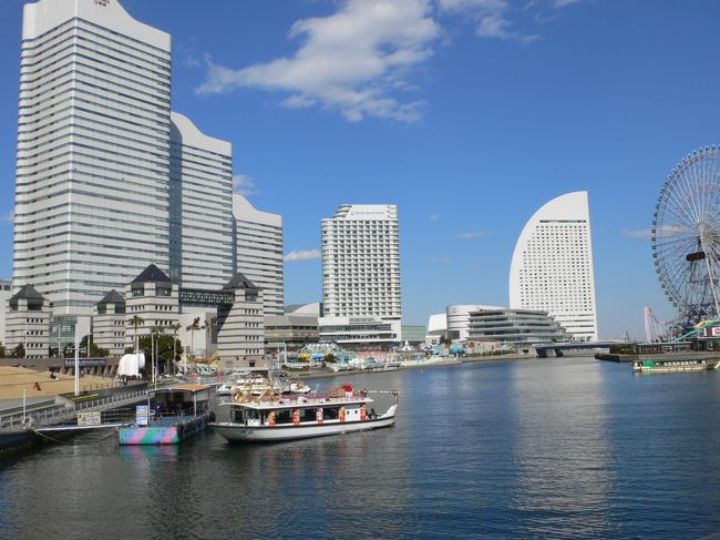 今回は、宿泊費が安くなるチケットをいただいた為、<br />せっかくなので使わせていただきました。<br /><br /> 今回利用したホテルは、“インターコンチネンタルヨコハマ”<br /><br /> はじめての利用ということもあって、楽しみにしていましたが、宿泊当日も翌日も雨でした。<br /> みなとみらい周辺の観光スッポットって、雨だとなんとなく不便なんですよね。<br /> 次は、絶対に晴れがイイ!!<br /><br /> ど〜っこも行かなかったから、ホテルのお部屋を紹介することにします。<br /><br /> 当日は満室でした。<br /> 私たしは、ギリギリに予約をした為、部屋は海側となりました。