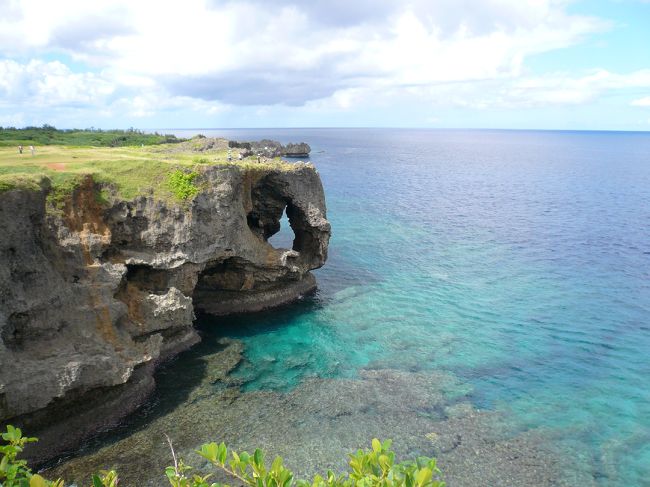 １０年ほど前に高校の修学旅行で訪れた沖縄に、同級生と２度目の修学旅行に行ってきました。<br /><br />あの頃は無かった高速道路ができて、那覇からすぐに中部エリアまで出られるようになりました。<br />便利になって嬉しいような、さみしいような。<br /><br />でもやっぱり沖縄の海は最高に綺麗です!