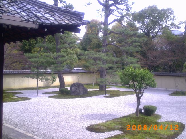 紫式部ゆかりの寺です。桔梗の花が咲いた頃なら庭園も良かった？