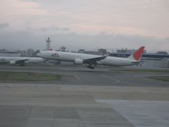 福岡空港でいろいろな飛行機にお会いしました。