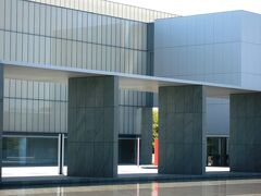 2008春、豊田市美術館(1/3)：谷口吉生設計の鉄とガラスのシンプルなモダニズム建築