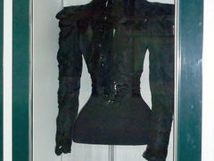 ブダペスト＆ウィーン　2008春　ペスト～国立博物館でシシィが暗殺された時に着ていたドレスに驚く～