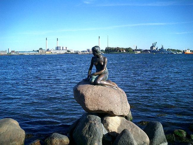 デンマーク→（ＤＦＤＳシーウエイズ）→ノルウエー→スウェーデン→（シリヤライン）→フィンランド→デンマークと旅行しました。<br /><br />コペンハーゲン、オスロ、ストックホルム、ヘルシンキを訪れましたが、どの都市もあまり違いはありません。<br />時期的には９月中旬以降はオフ・シーズンで寒々しいので、真夏に行くべきでしょう。<br />北欧は、自然が素晴しいということで、フィヨルドやラップ地方にまで足を伸ばしてみることをおすすめしたいです。<br />個人的には、北欧はもう旅行しないだろうなと思います。