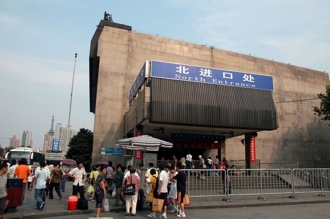 香港でビザを取るため、再度広州へ向かいました。<br /><br />今回はビザ無しで渡航しているので、本ビザを申請する前に、<br />深圳から一日出入国もしなくてはいけません。<br /><br />こま達の移動では、初めての手軽な渡航と相成りました。