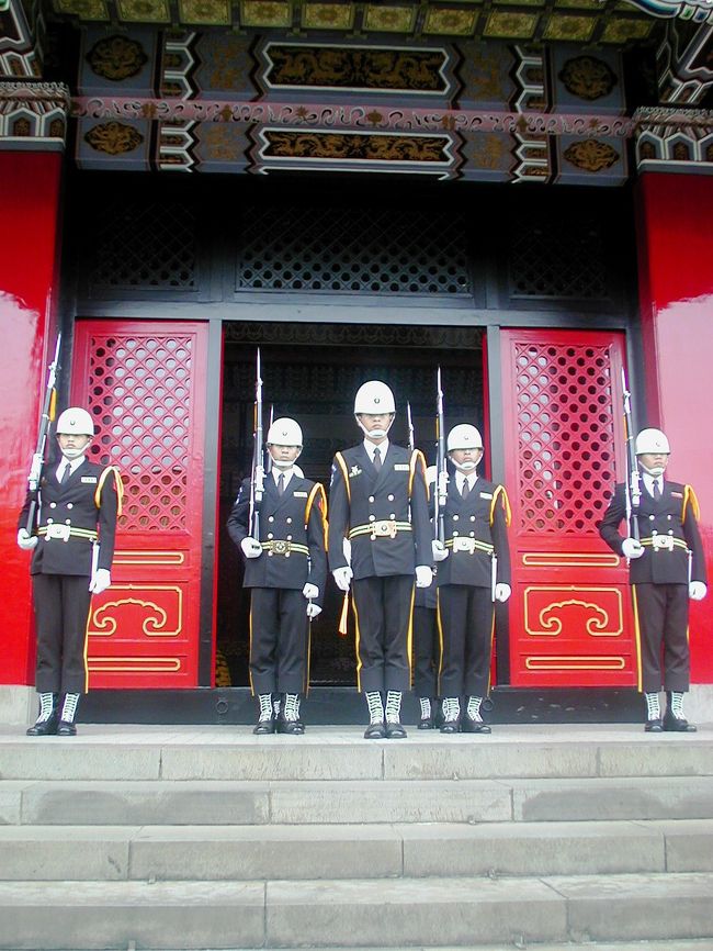 2001冬、台湾旅行記1(6)：12月13日(1)台北・忠烈祠、故宮博物院